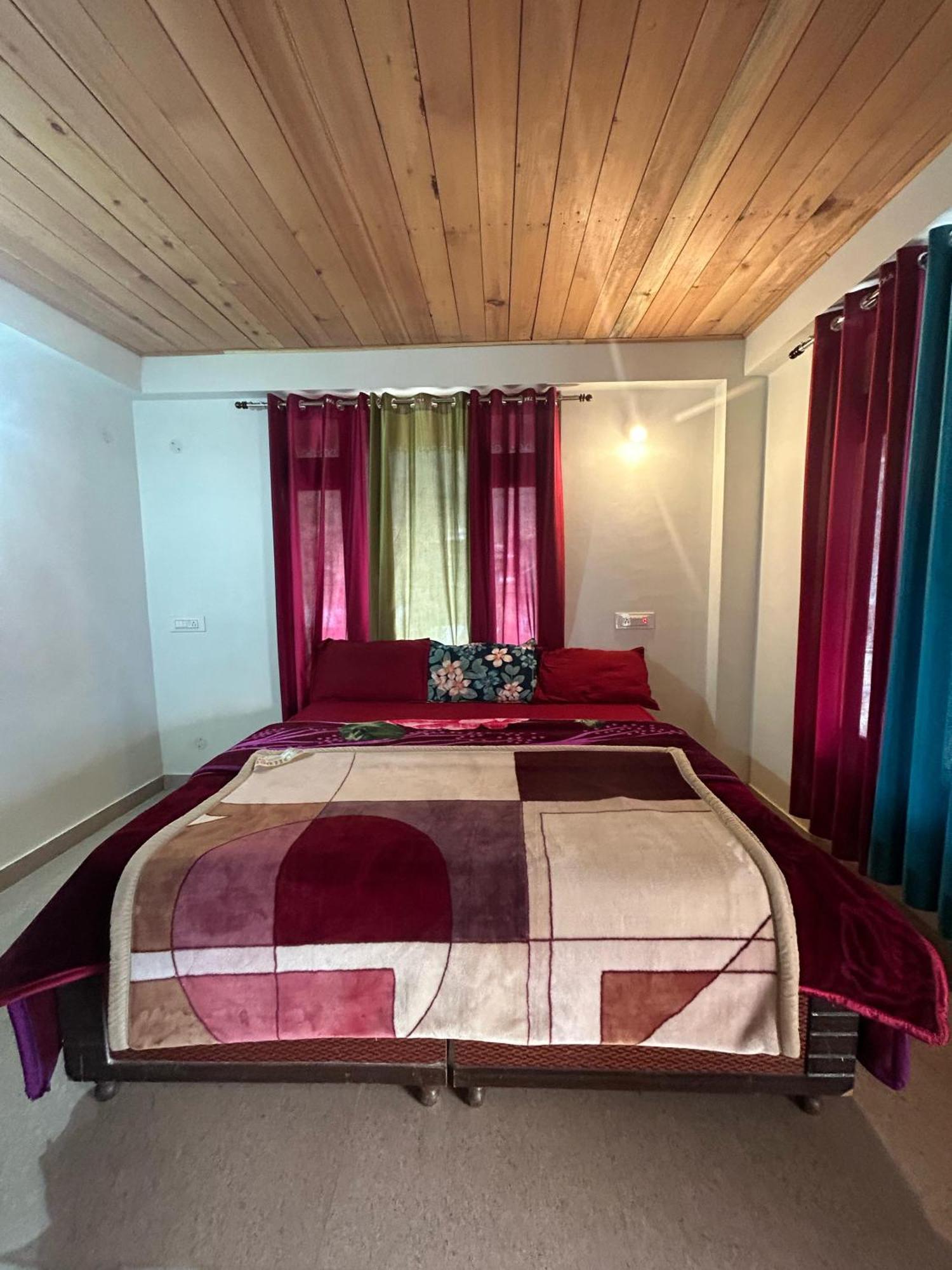 New Brahma Cafe Guest House Kalgha Buitenkant foto