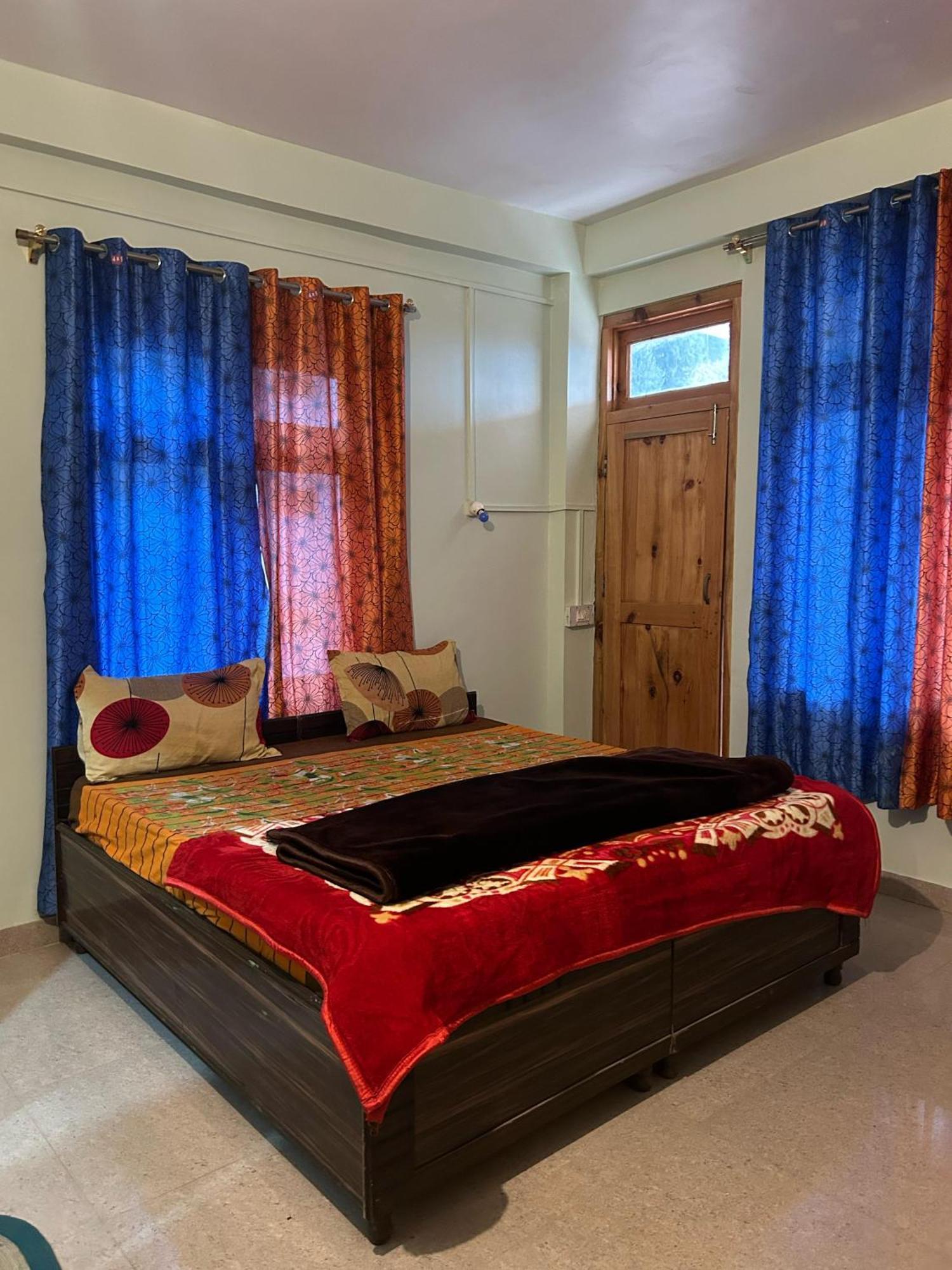 New Brahma Cafe Guest House Kalgha Buitenkant foto