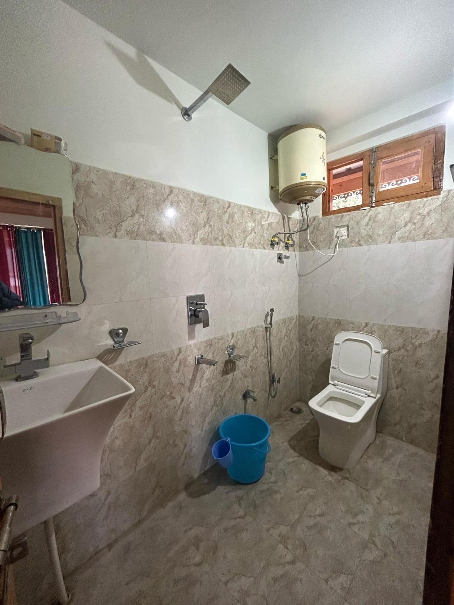 New Brahma Cafe Guest House Kalgha Buitenkant foto