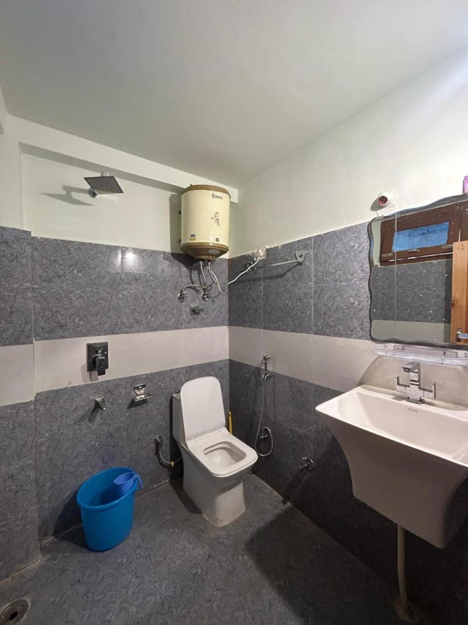 New Brahma Cafe Guest House Kalgha Buitenkant foto