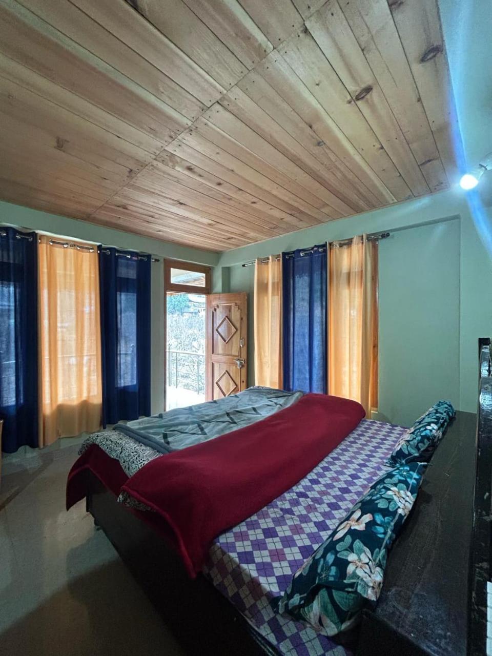 New Brahma Cafe Guest House Kalgha Buitenkant foto