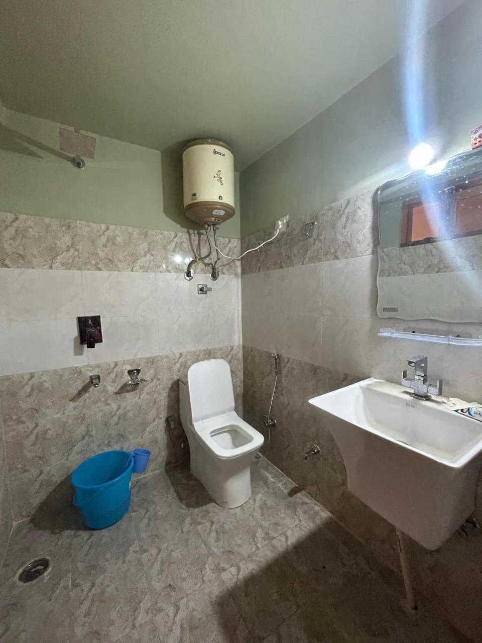 New Brahma Cafe Guest House Kalgha Buitenkant foto