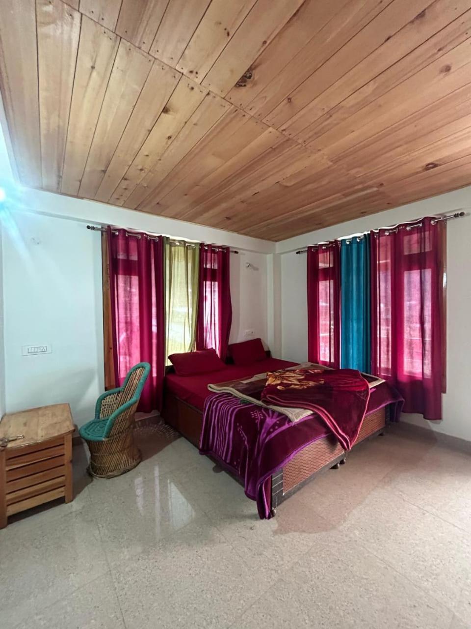 New Brahma Cafe Guest House Kalgha Buitenkant foto