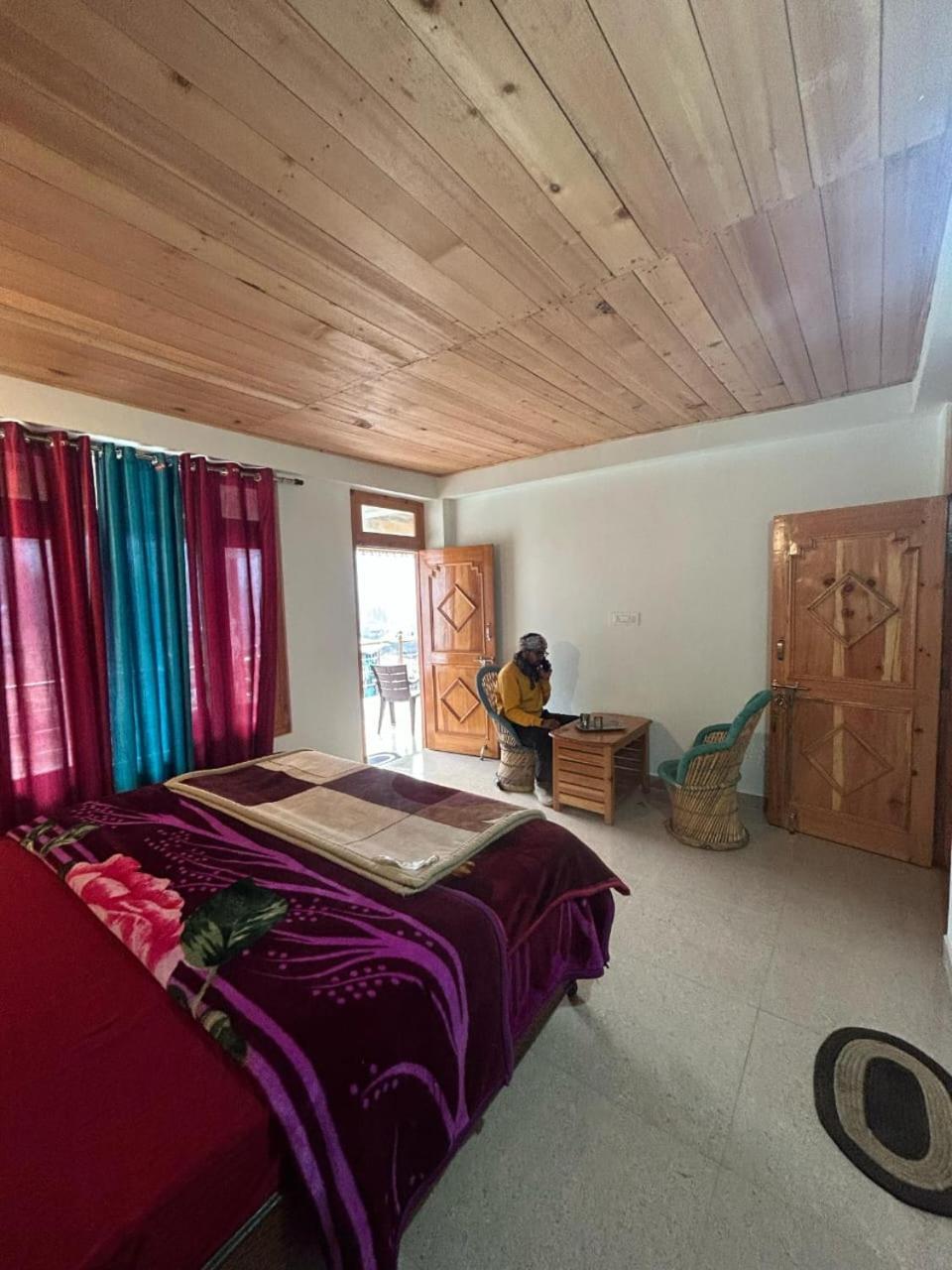 New Brahma Cafe Guest House Kalgha Kamer foto